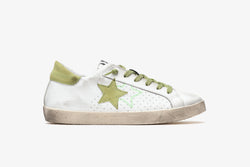 LOW SNEAKERS IN WHITE LEATHER WITH GREEN DETAILS AND "USED" EFFECT