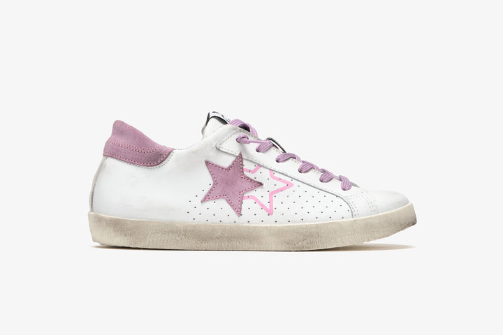 LOW WHITE LEATHER SNEAKERS WITH LILAC DETAILS AND 