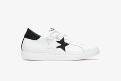 WHITE LEATHER LOW TRAINER WITH GLITTER AND BLACK LEATHER DETAILS
