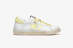 WHITE LEATHER LOW SNEAKER - YELLOW PAINT DETAILS WITH "USED" EFFECT