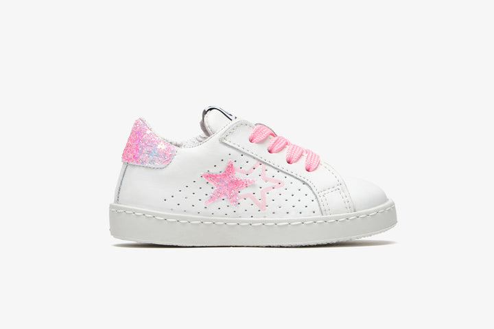 LOW WHITE LEATHER SNEAKERS WITH PINK GLITTER DETAILS