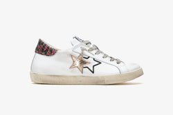 LOW SNEAKER IN WHITE LEATHER WITH GOLD DETAILS AND MULTICOLOR LEOPARD PRINT WITH "USED" EFFECT